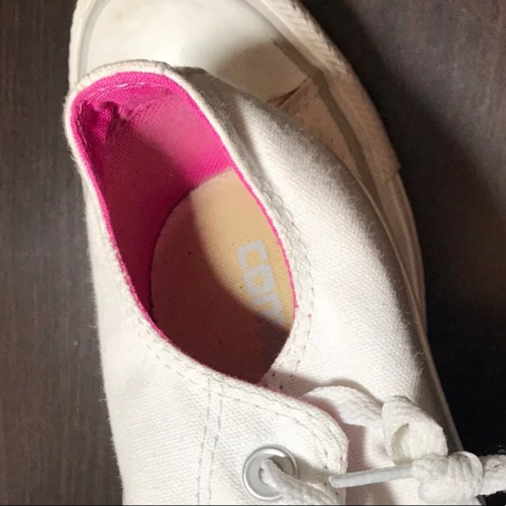 Converse - Picture 2 of 3